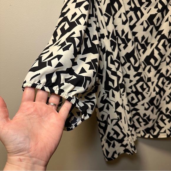 Lane Bryant Women’s Black/White Medium Sleeve Cutout-Neck Blouse Sz 30/32 - Picture 5 of 8